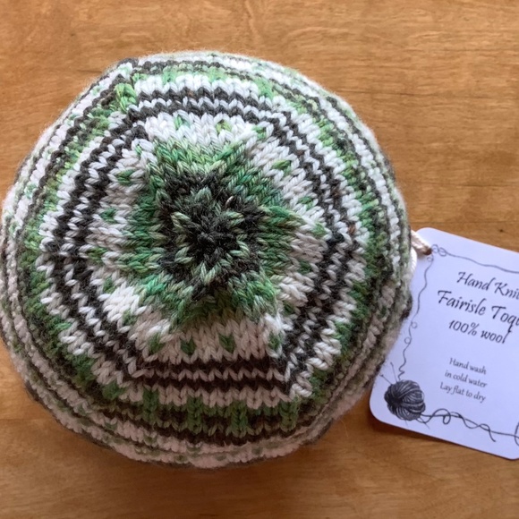 Hand knit “Fairisle” toque. 100% wool. NWT - Picture 2 of 4